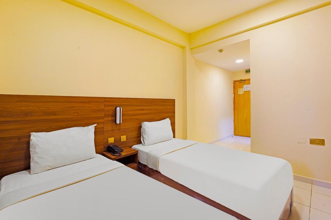 Oyo 925 Emirates Hotel Dubai Exterior photo