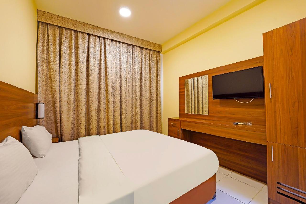 Oyo 925 Emirates Hotel Dubai Exterior photo