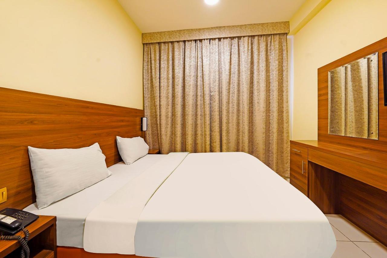 Oyo 925 Emirates Hotel Dubai Exterior photo
